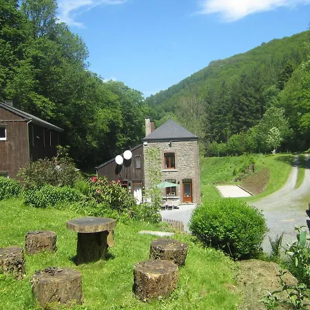 シャレー Cozy Chalet In Bohan With Forest Nearby ヴレス・シュル・スモワ